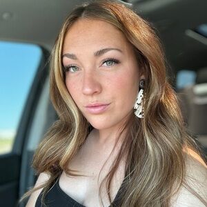 Meet your Posher, Cynthia